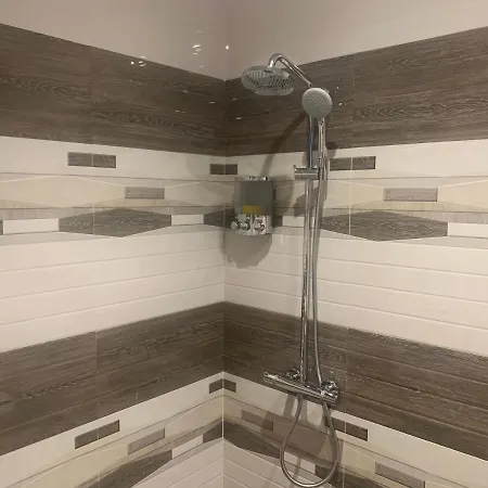 Vivian 아파트 산단스키